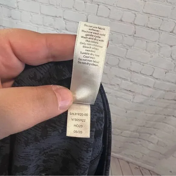 Athleta Elation Textured Tight Frosted Floral Black/ Blue SIZE MP - Picture 8 of 8